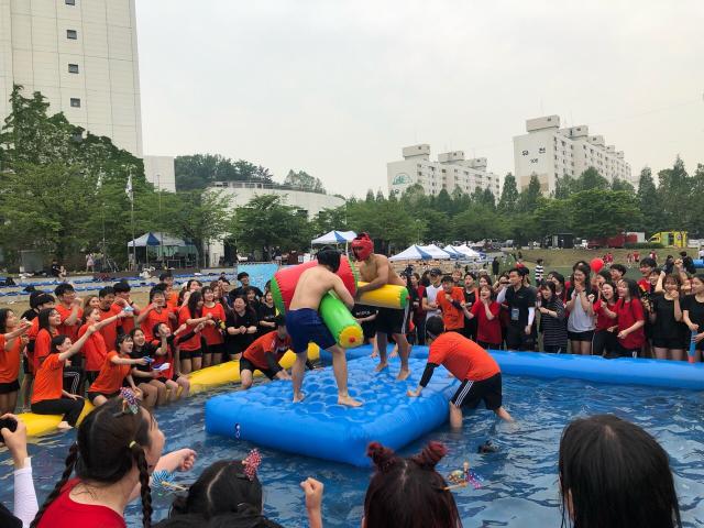 대학 축제 워터 이벤트 현장